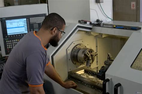 serviços de usinagem cnc|Serviços de usinagem CNC: definição, processo e .